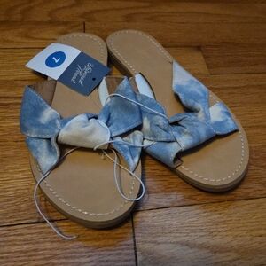 Universal Thread Tie-Dye Blue and White Sandals